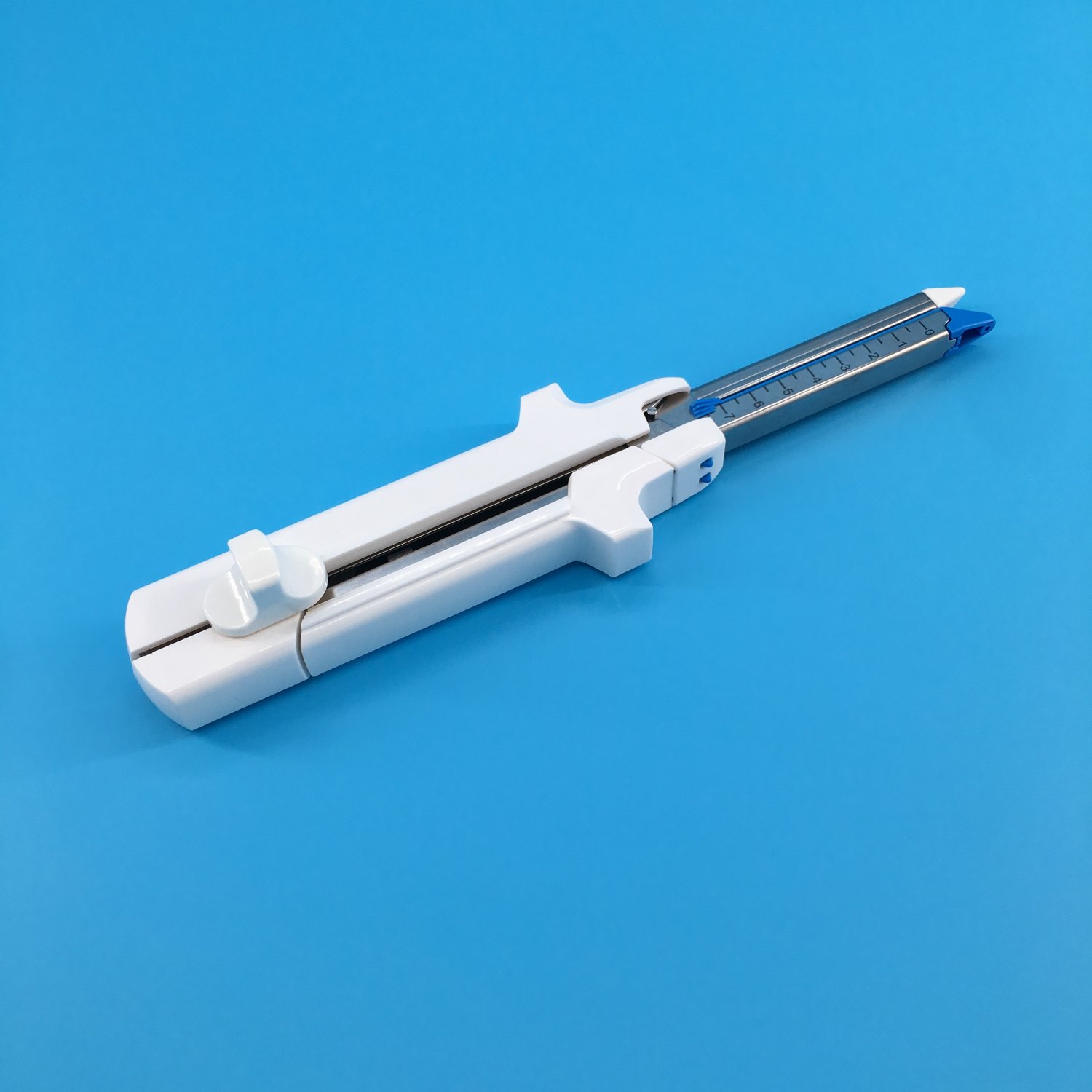 Disposable linear cutting surgical trocar